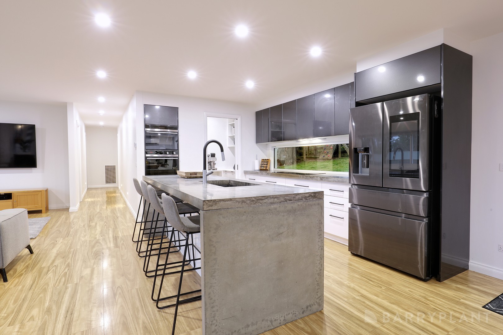 46 Mountain Road, Cockatoo, VIC 3781 - Thumbnail 2 - 10/03/2026