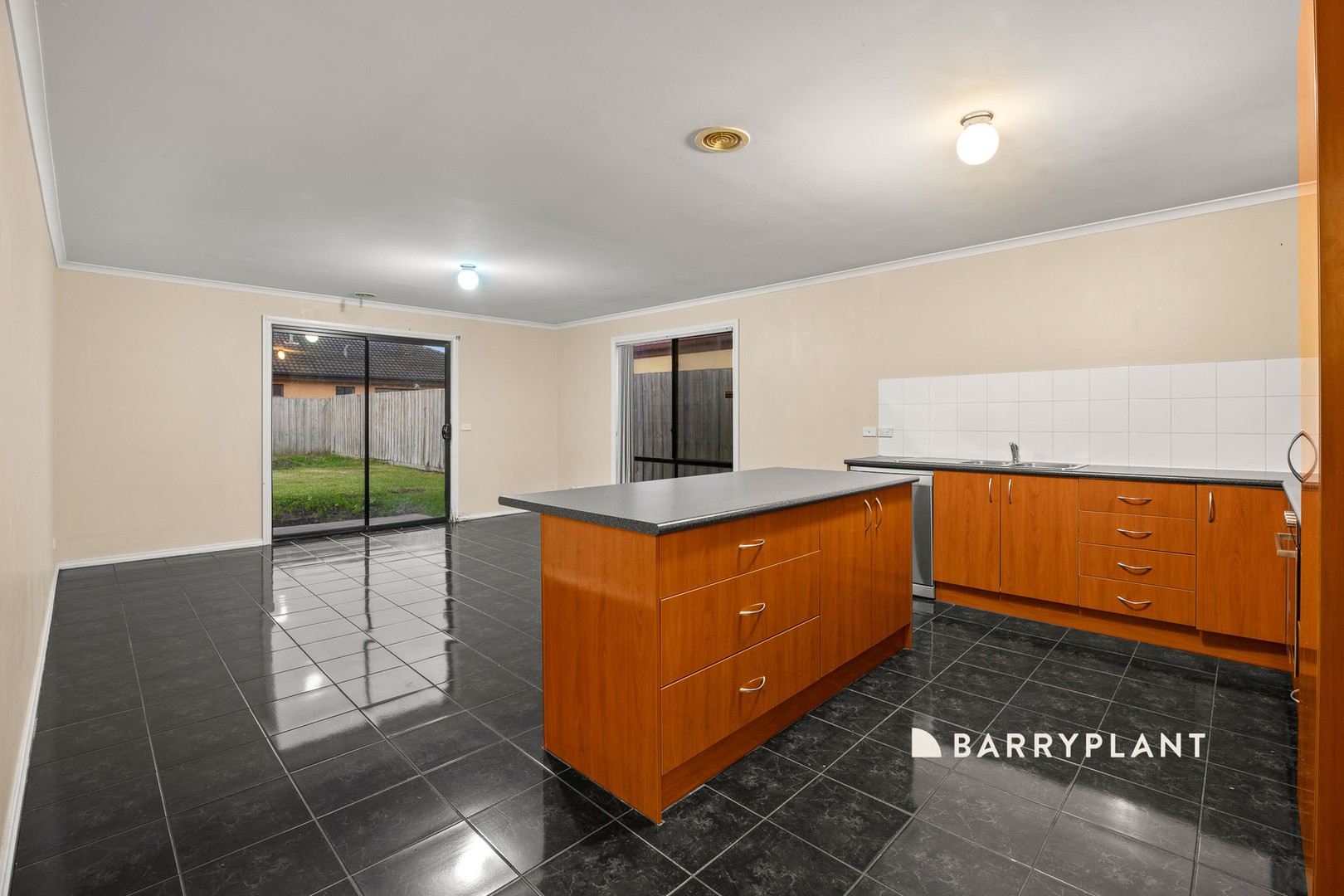 46 Wakenshaw Crescent, Pakenham, VIC 3810, Pakenham - Thumbnail 4