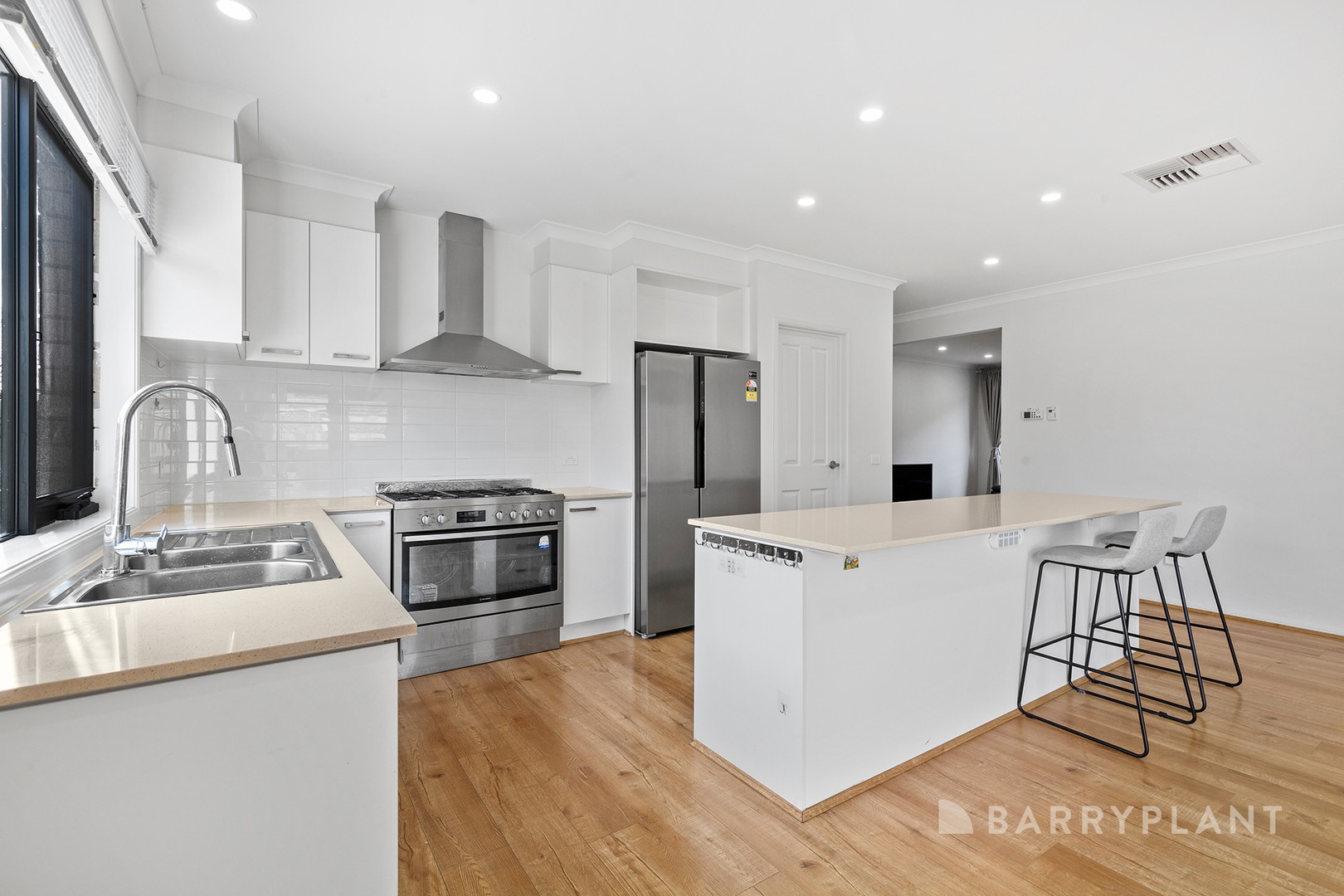 47 Caversham Drive, Pakenham, VIC 3810, Pakenham - Thumbnail 2