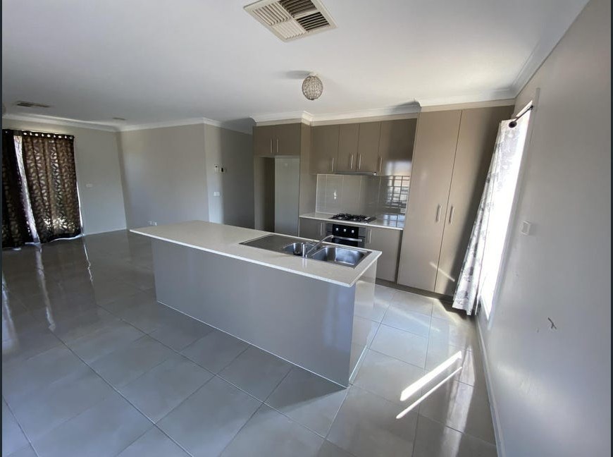 47 Fisher Court, Werribee, VIC 3030, Werribee - Thumbnail 2