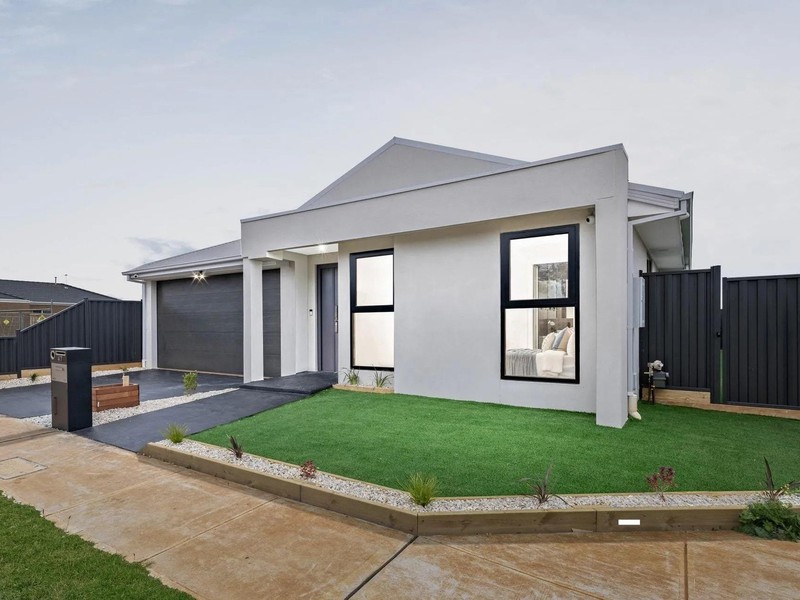 47 Hanover Circuit, Melton South, VIC 3338 - Image - 09/12/2025