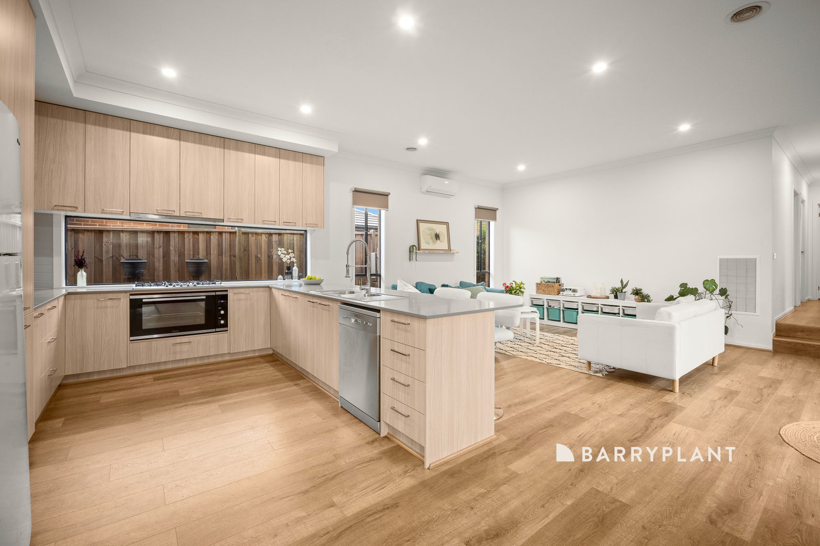 47 Harmon Drive, Drouin, VIC 3818 - Thumbnail 2 - 05/11/2025