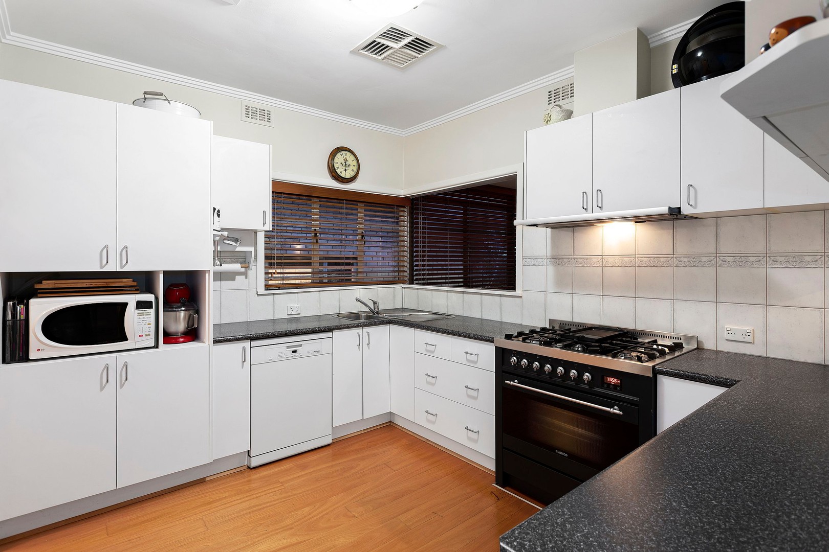 47 Hillsyde Parade, Strathmore, VIC 3041, Strathmore - Thumbnail 7