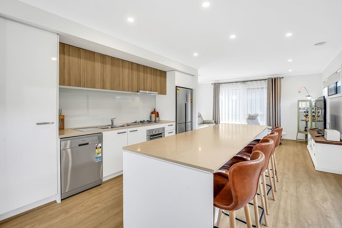 47 Nautical Crescent, Craigieburn, VIC 3064, Craigieburn - Thumbnail 2
