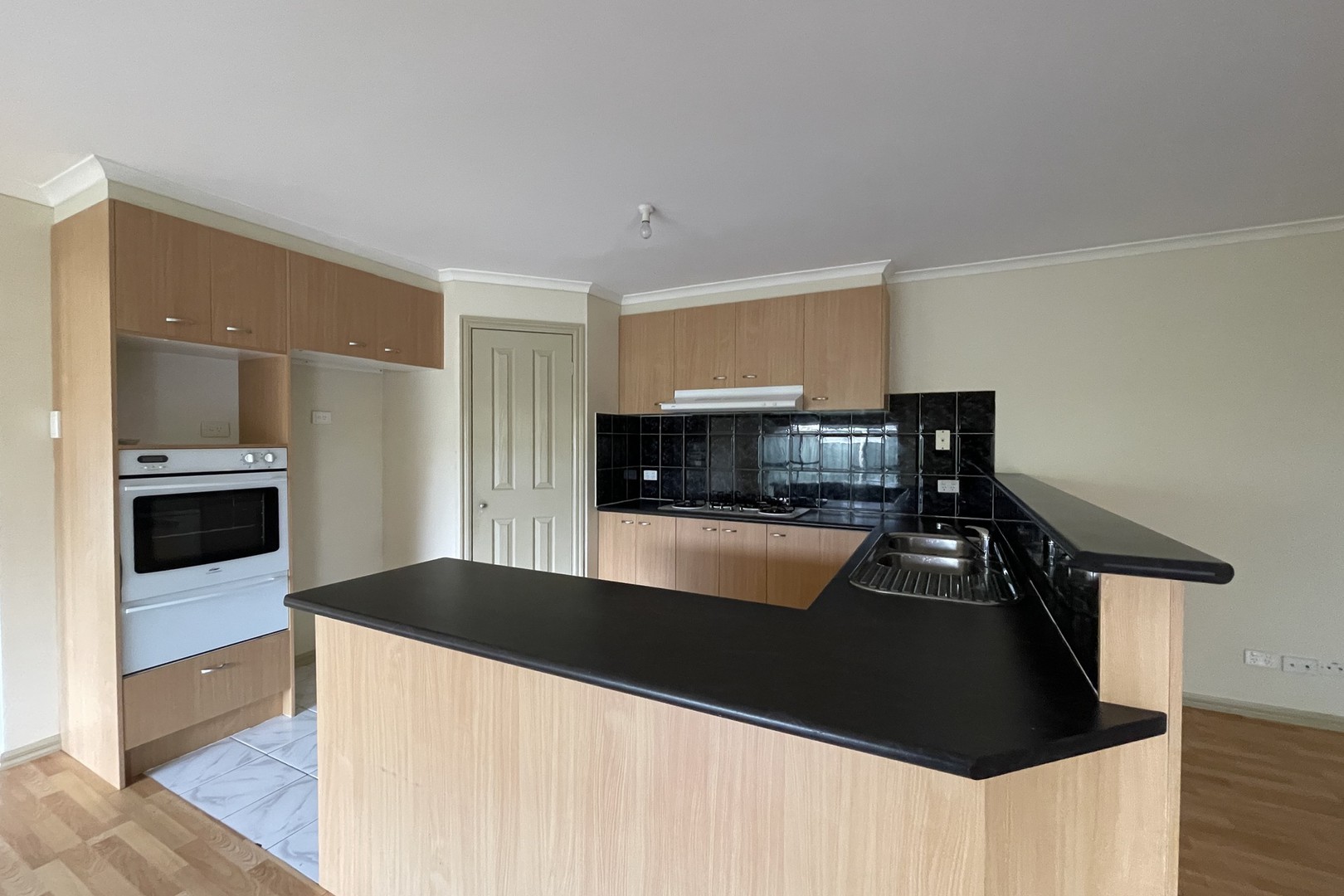 47 Shaftsbury Boulevard, Point Cook, VIC 3030, Point Cook - Thumbnail 4