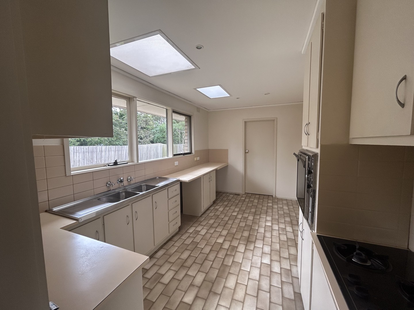 47 Sheppard  Drive, Scoresby, VIC 3179, Scoresby - Thumbnail 2