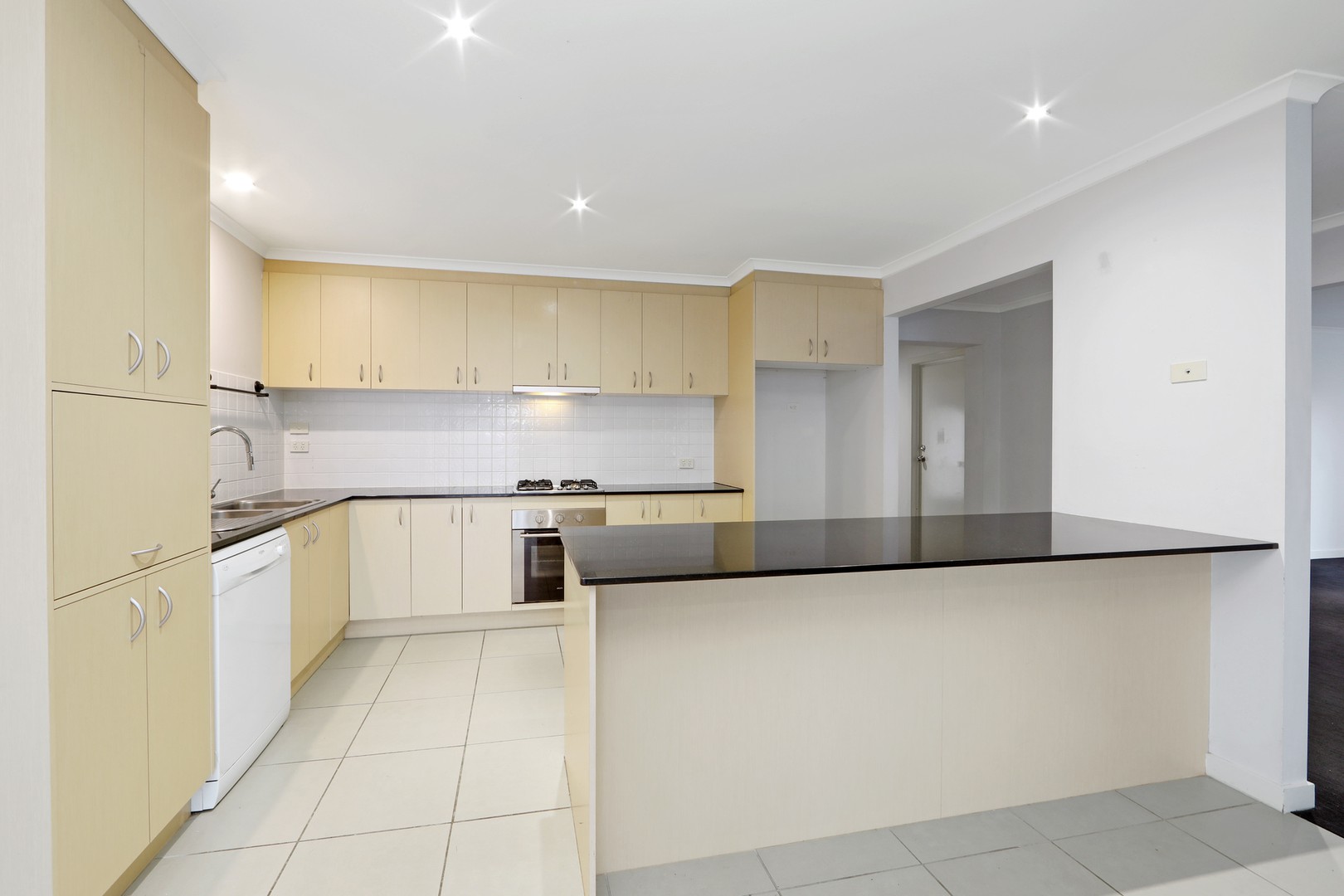 47 Sovereign Manors Crescent, Rowville, VIC 3178, Rowville - Thumbnail 2