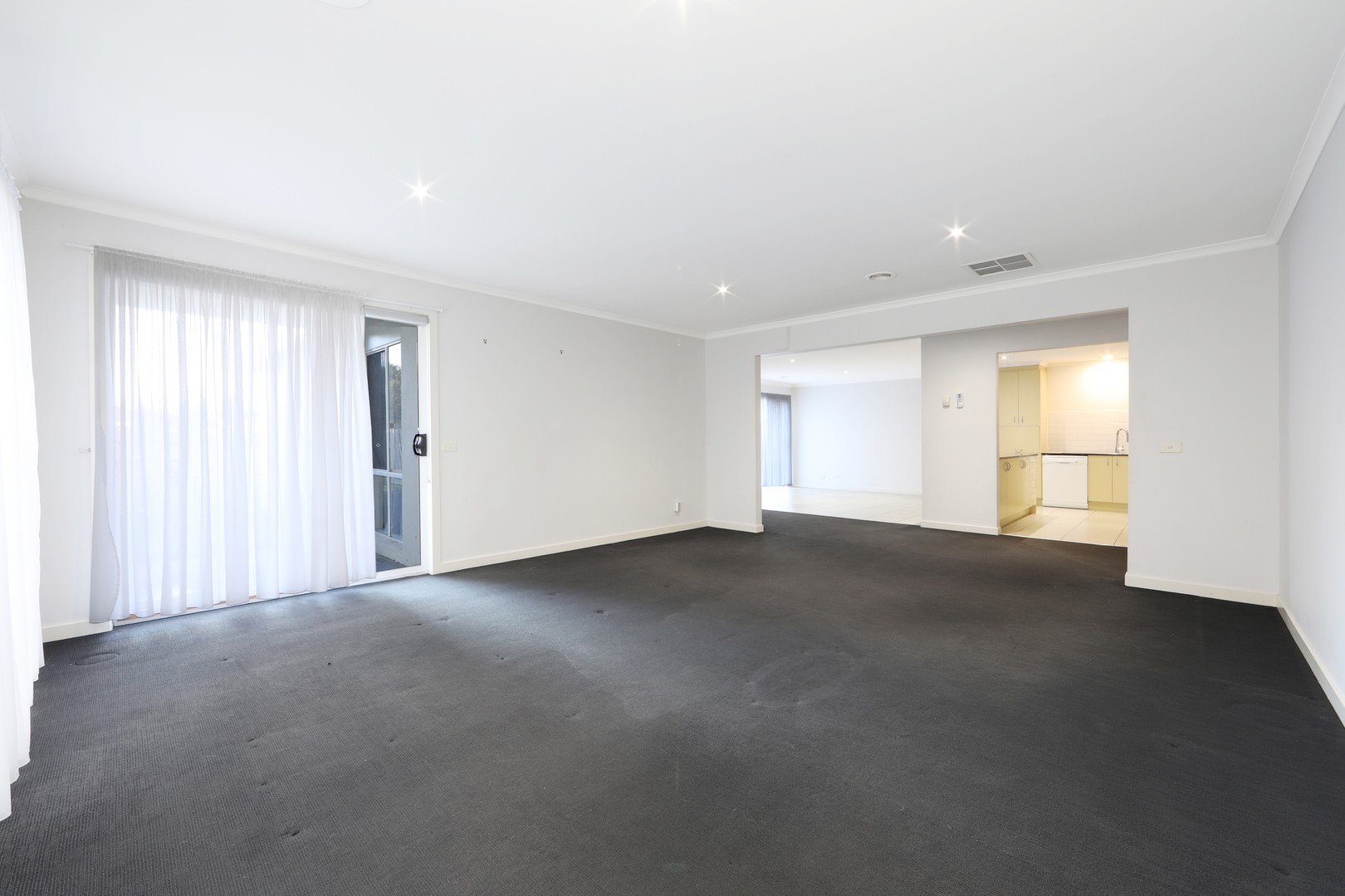 47 Sovereign Manors Crescent, Rowville, VIC 3178, Rowville - Thumbnail 4
