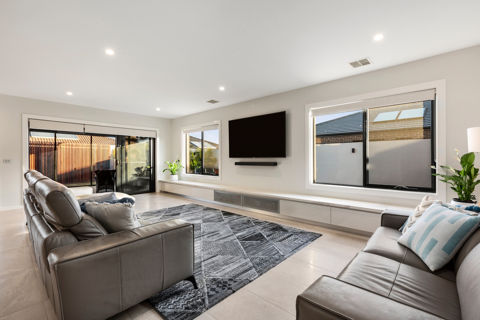 49 Higgins Street, Fraser Rise, VIC 3336, Fraser Rise - Thumbnail 3