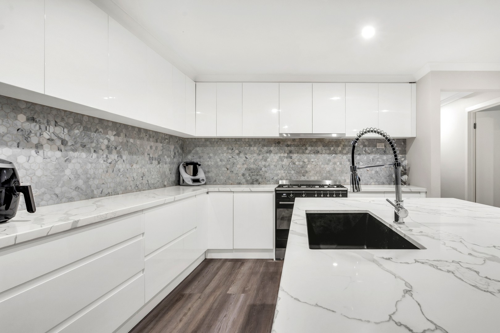 49 Kinglake Crescent, Craigieburn, VIC 3064, Craigieburn - Thumbnail 2