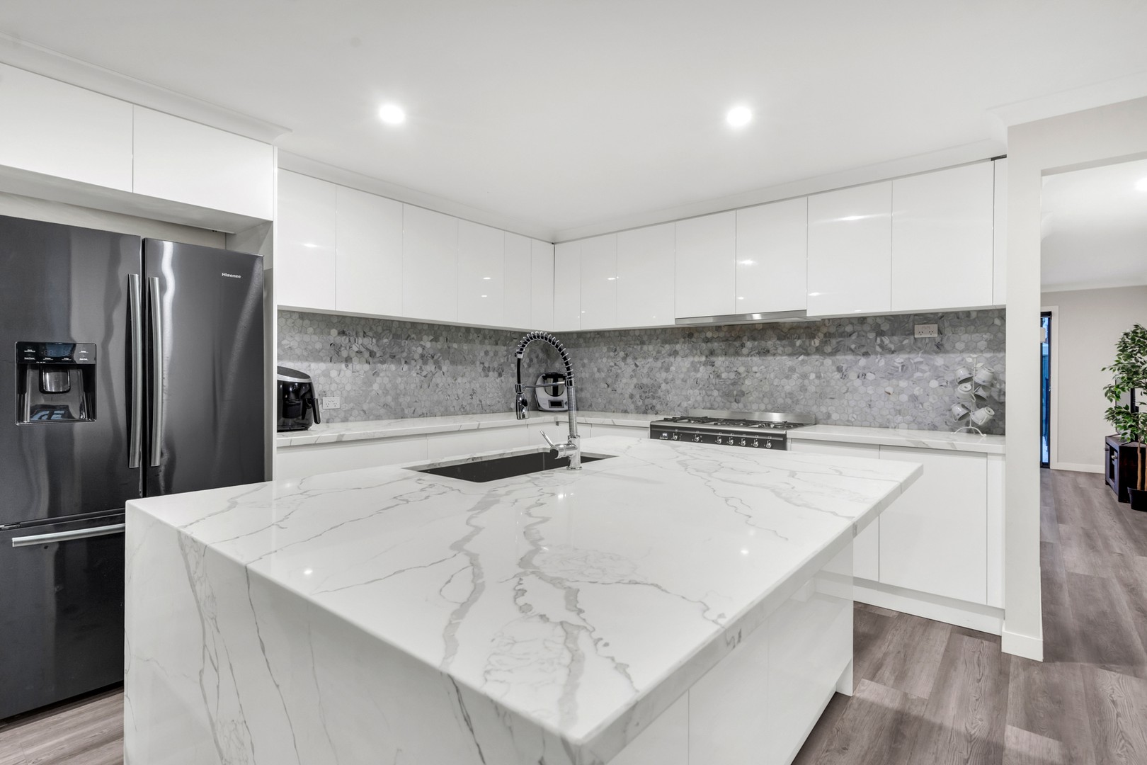 49 Kinglake Crescent, Craigieburn, VIC 3064, Craigieburn - Thumbnail 3