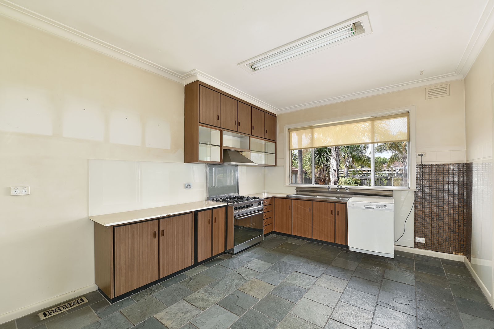 49 Medfield Avenue, Avondale Heights, VIC 3034, Avondale Heights - Thumbnail 3