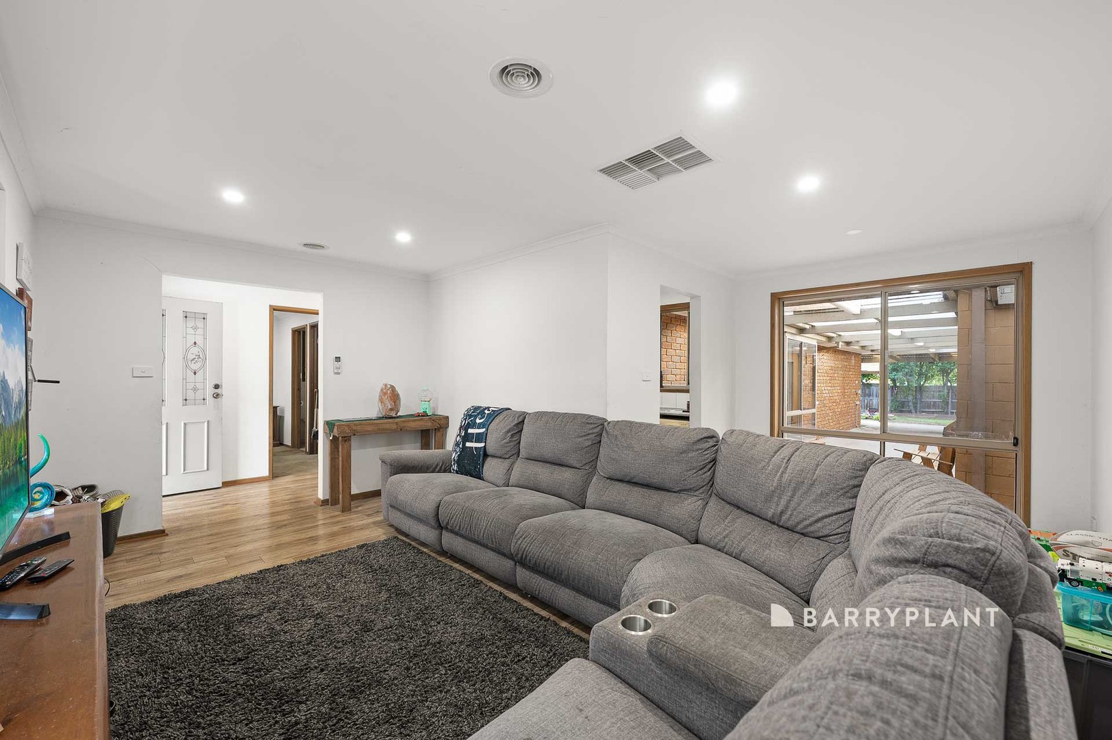 49 Smethurst Avenue, Pakenham, VIC 3810 - Thumbnail 2 - 04/06/2025
