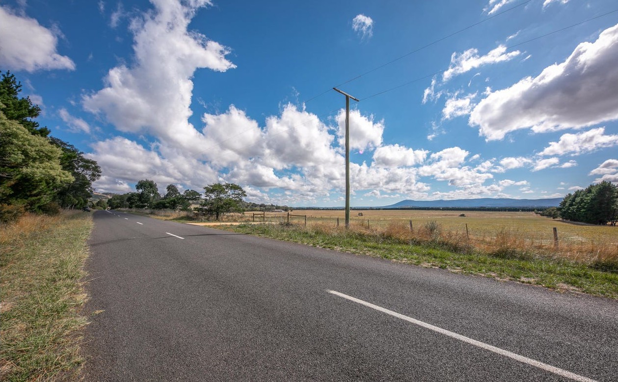 49 Weigall Road, Gisborne, VIC 3437 - Thumbnail 2 - 18/07/2024