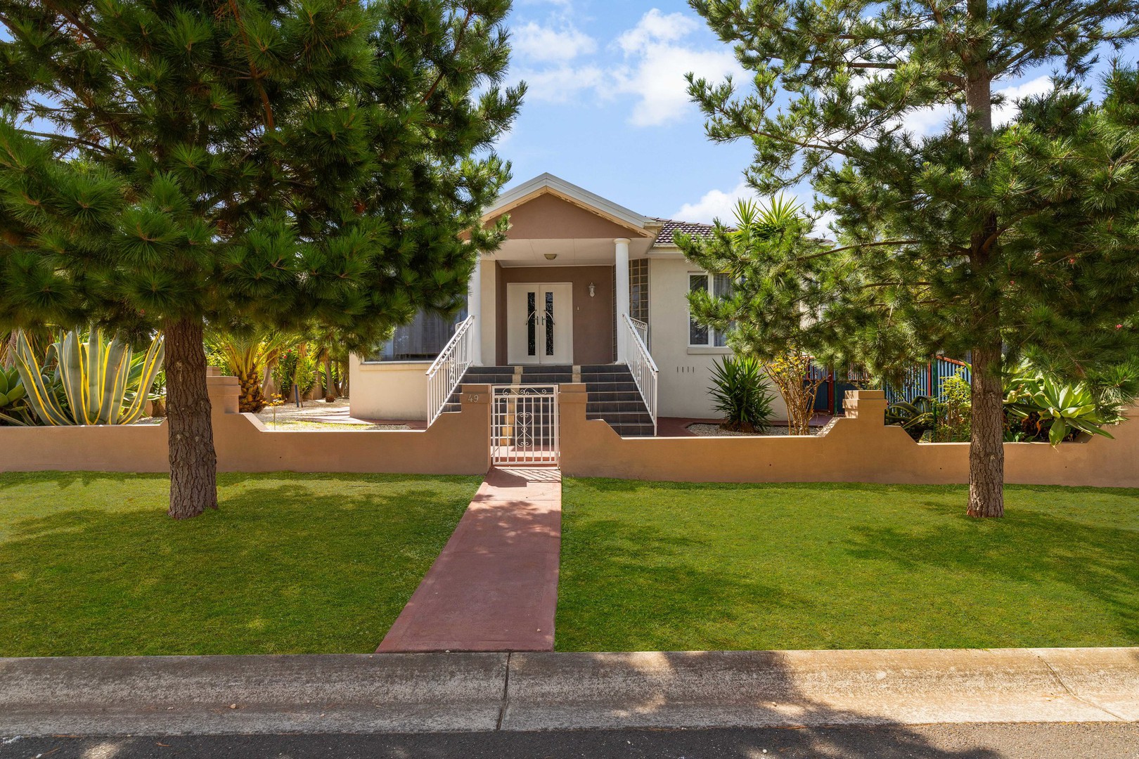 49 Whiteley Parade, Taylors Lakes, VIC 3038 - Thumbnail 2 - 30/01/2025