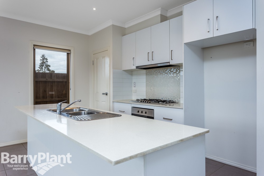 4C Rowland Drive, Point Cook, VIC 3030, Point Cook - Thumbnail 4