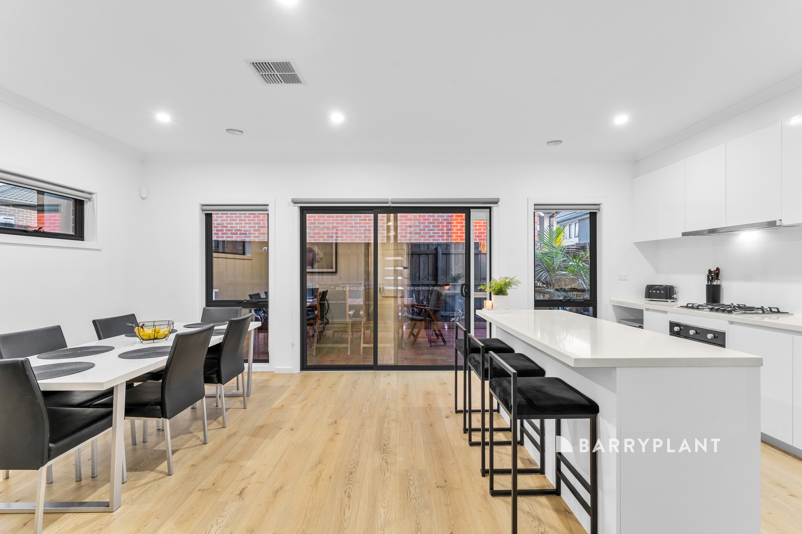 4C Sylvanwood Crescent, Narre Warren, VIC 3805, Narre Warren - Thumbnail 3