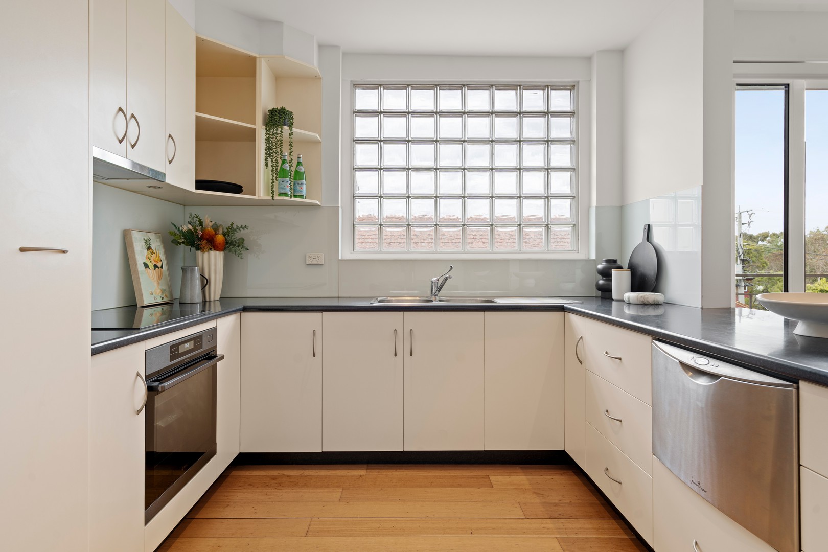 5/112-114 Mcpherson Street, Essendon, VIC 3040, Essendon - Thumbnail 2