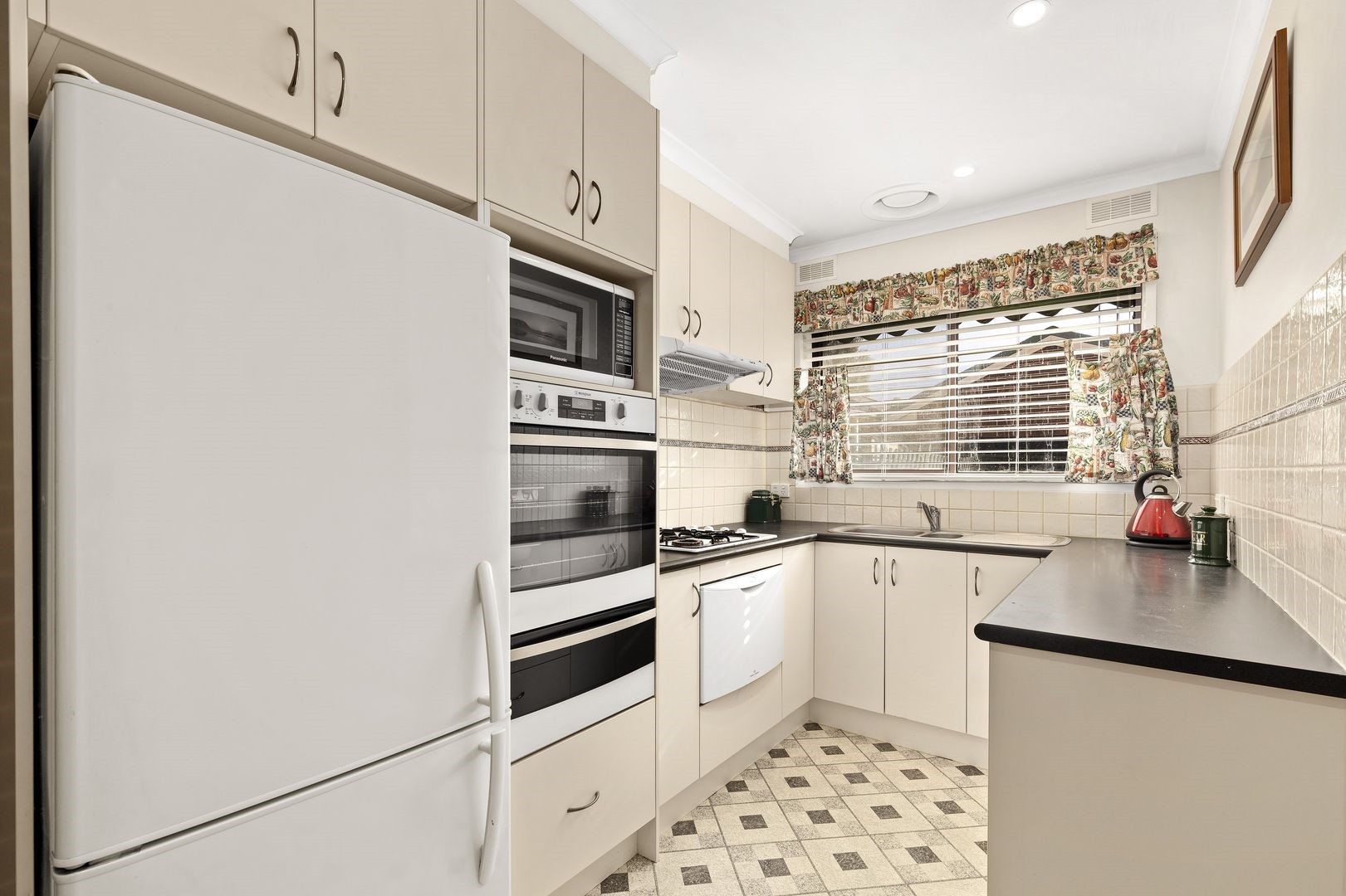 5/4-6 Rotherwood Avenue, Mitcham, VIC 3132, Mitcham - Thumbnail 2