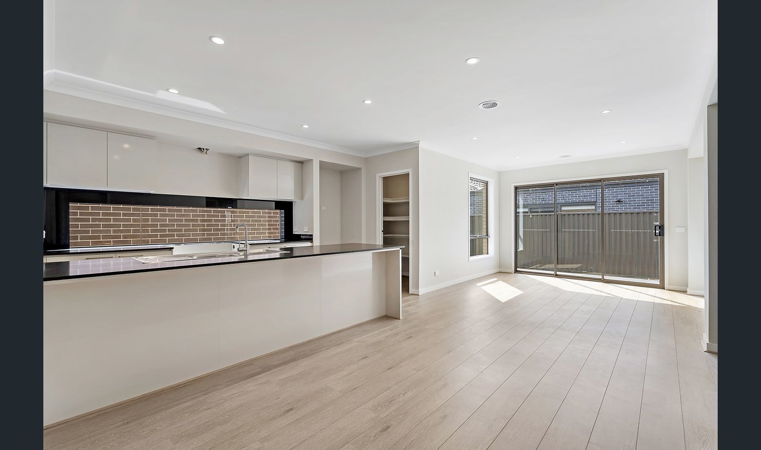 5 Acmena Place, Craigieburn, VIC 3064, Craigieburn - Thumbnail 2