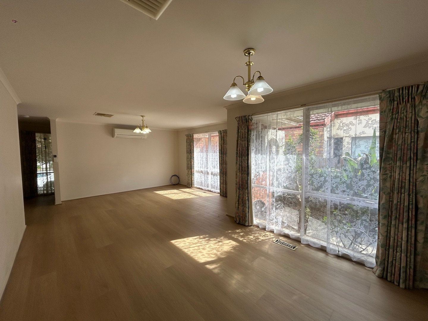 5 Applewood Drive, Knoxfield, VIC 3180, Knoxfield - Thumbnail 2