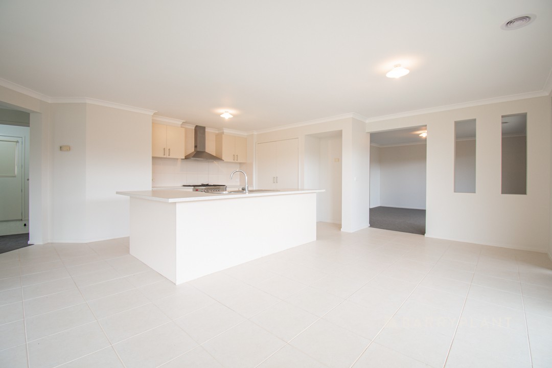 5 Ayesha Rise, Pakenham, VIC 3810 - Thumbnail 2 - 03/11/2025