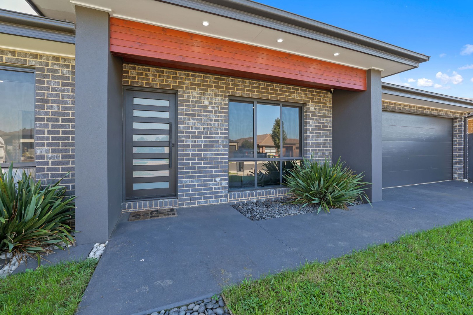 5 Carisbrooke Drive, Warragul, VIC 3820 - Thumbnail 2 - 10/06/2026