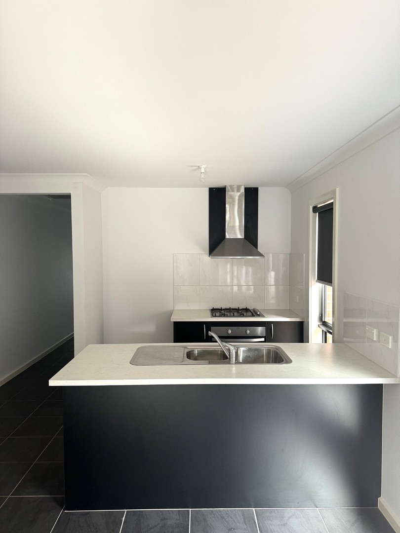 5 Cinnabar Way, Cobblebank, VIC 3338, Cobblebank - Thumbnail 2