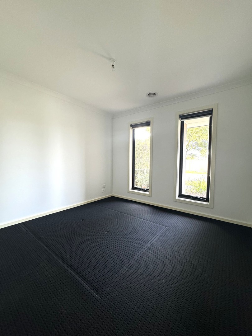 5 Cinnabar Way, Cobblebank, VIC 3338, Cobblebank - Thumbnail 3