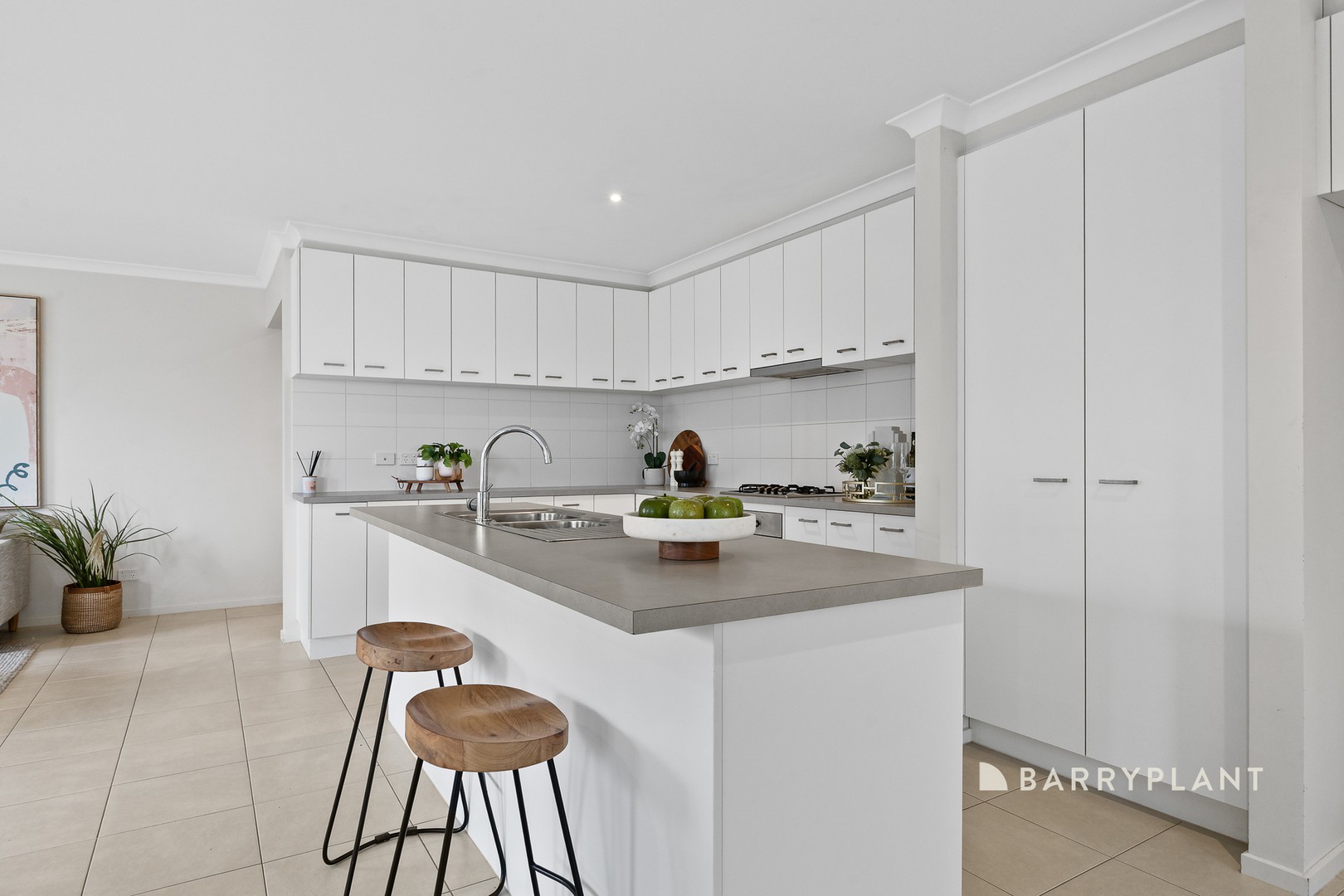5 Clarendon Street, Pakenham, VIC 3810, Pakenham - Thumbnail 2