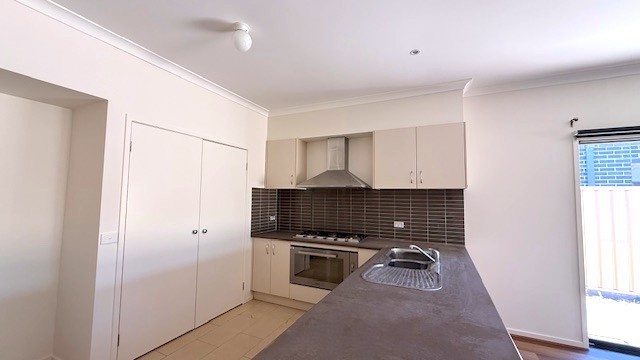 5 Cook Street, Caroline Springs, VIC 3023, Caroline Springs - Thumbnail 4