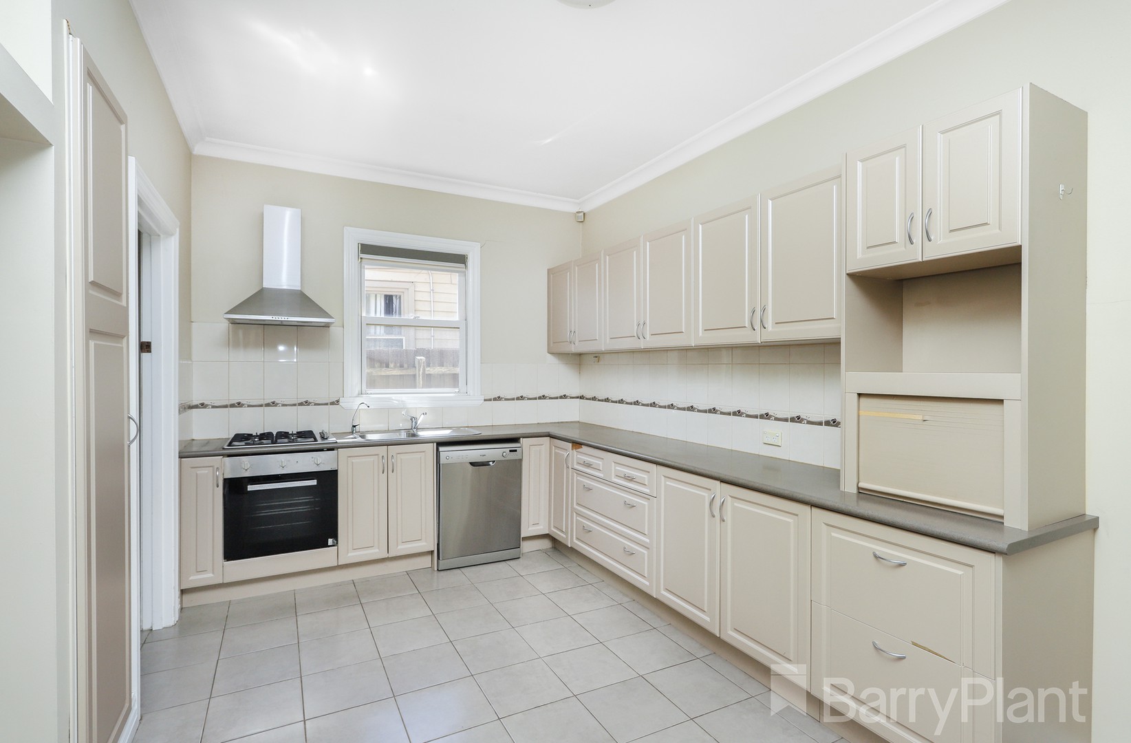 5 Couch Street, Sunshine, VIC 3020, Sunshine - Thumbnail 3