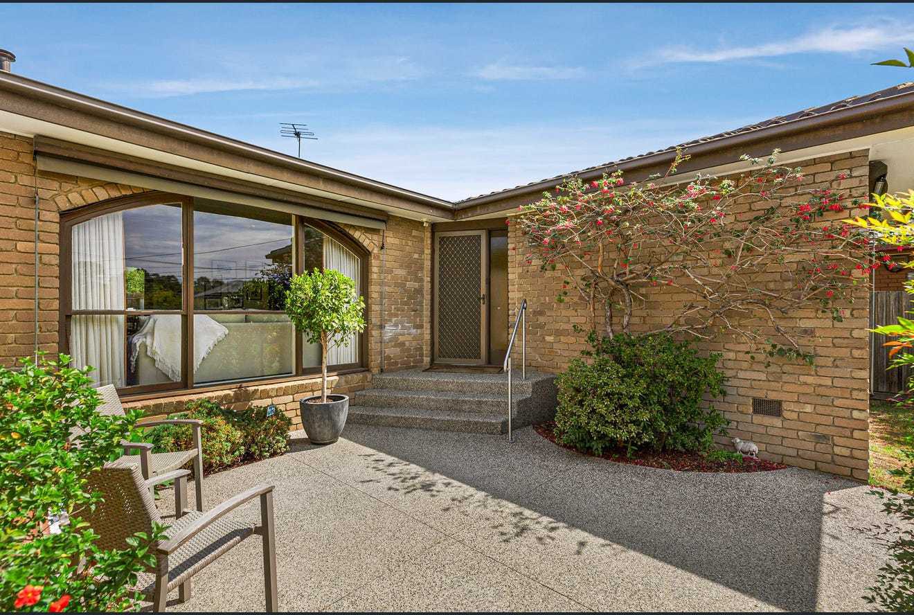 5 De Havilland Avenue, Strathmore, VIC 3041, Strathmore Heights - Thumbnail 2