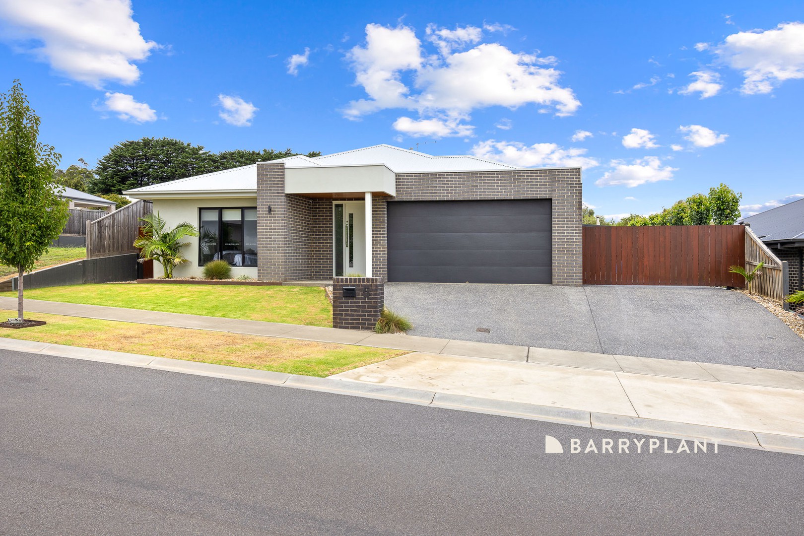 5 Diamond Street, Drouin, VIC 3818 - Thumbnail 2 - 18/03/2026