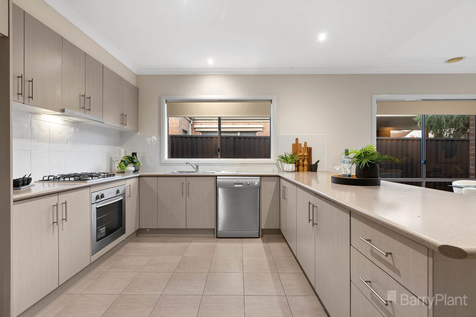 5 Fairchild Place, Pakenham, VIC 3810, Pakenham - Thumbnail 2