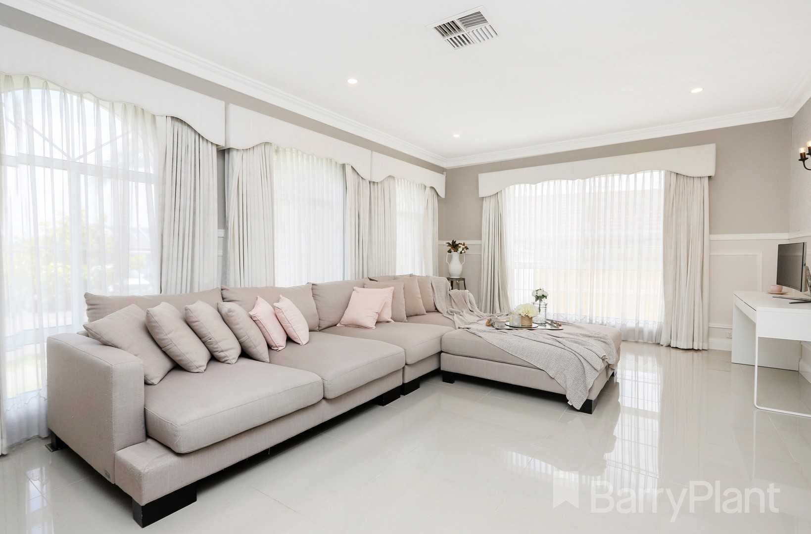 5 Forwood Way, Roxburgh Park, VIC 3064, Roxburgh Park - Thumbnail 3