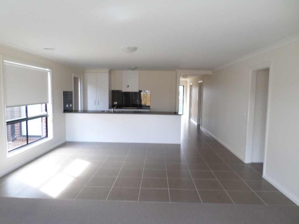 5 Gillespie Drive, Melton South, VIC 3338, Melton South - Thumbnail 2