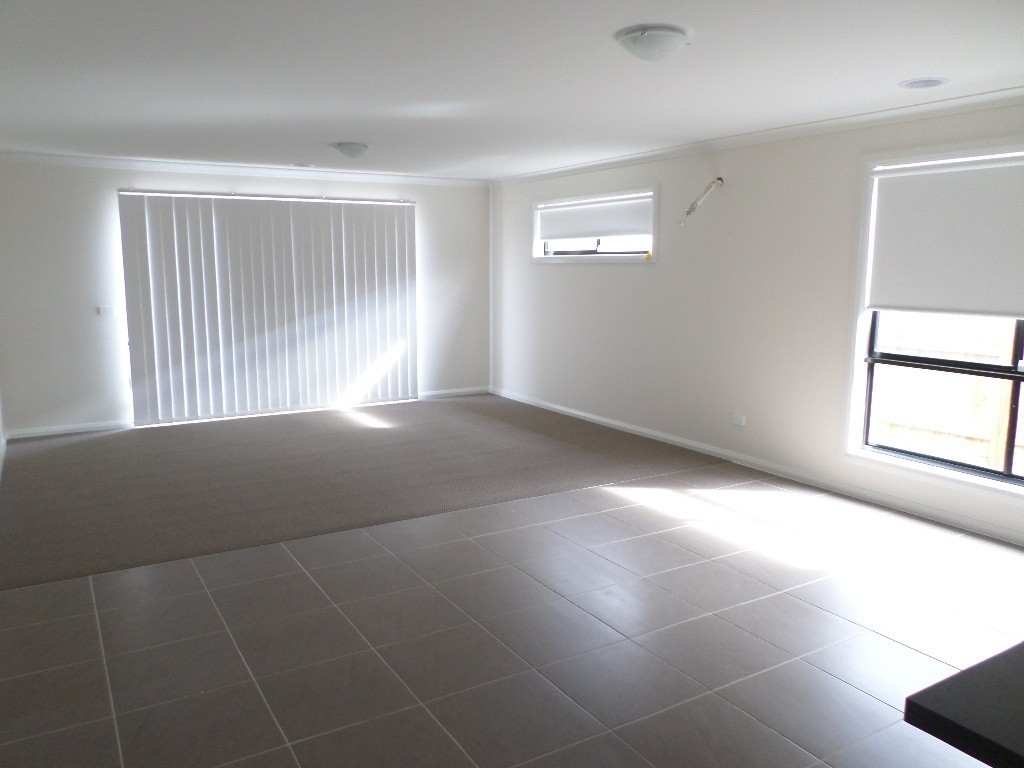 5 Gillespie Drive, Melton South, VIC 3338, Melton South - Thumbnail 3