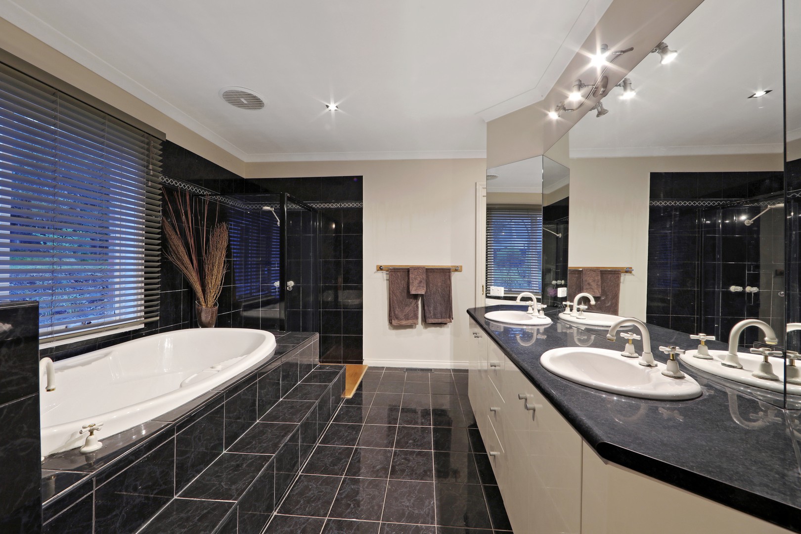 5 Greenview Close, Lysterfield South, VIC 3156, Lysterfield South - Thumbnail 7