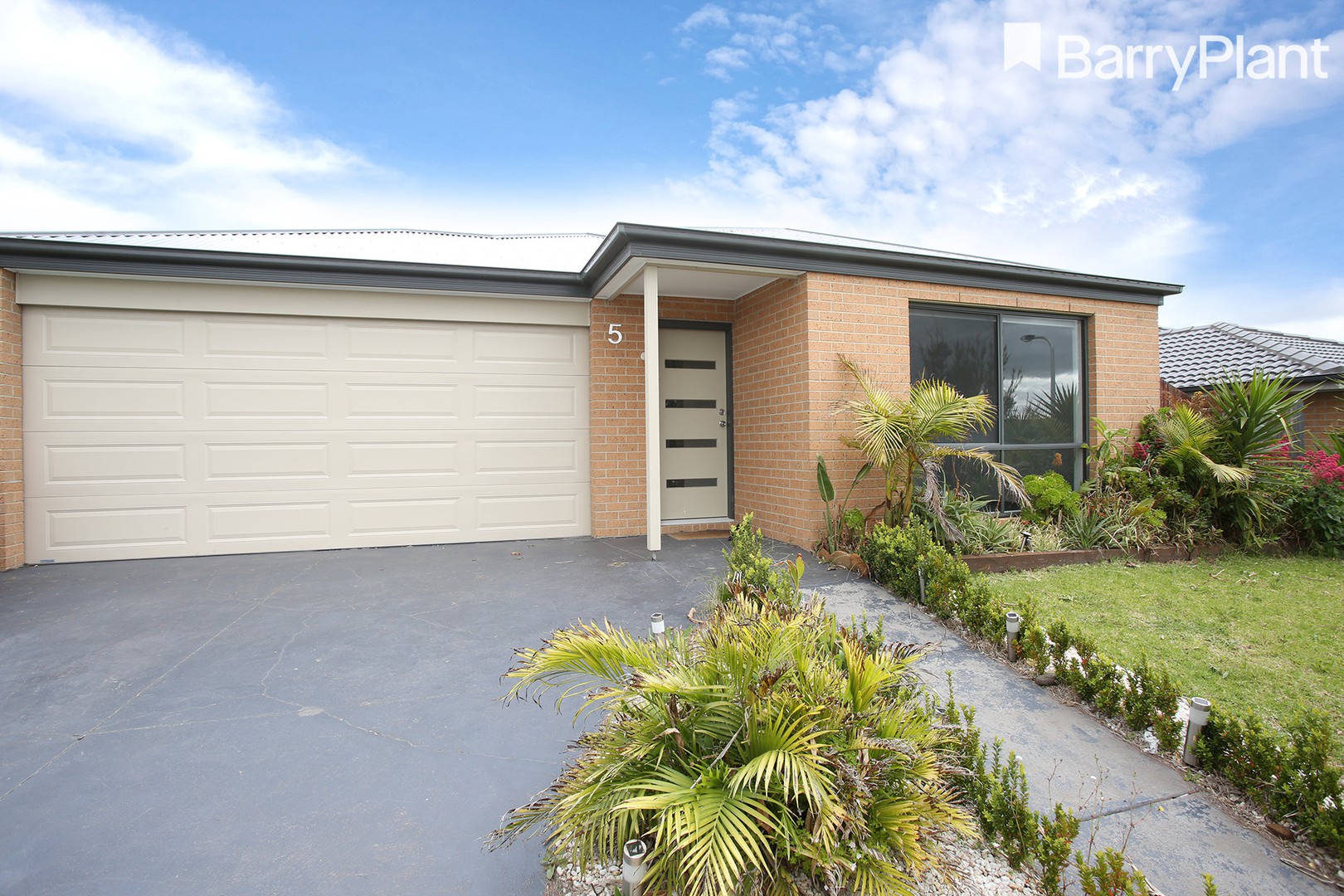 5 Guinea Flower Drive, Cranbourne West, VIC 3977 - Thumbnail 1 - 12/08/2024