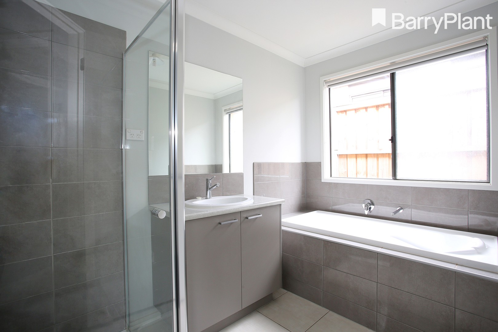 5 Guinea Flower Drive, Cranbourne West, VIC 3977 - Thumbnail 2 - 12/08/2024