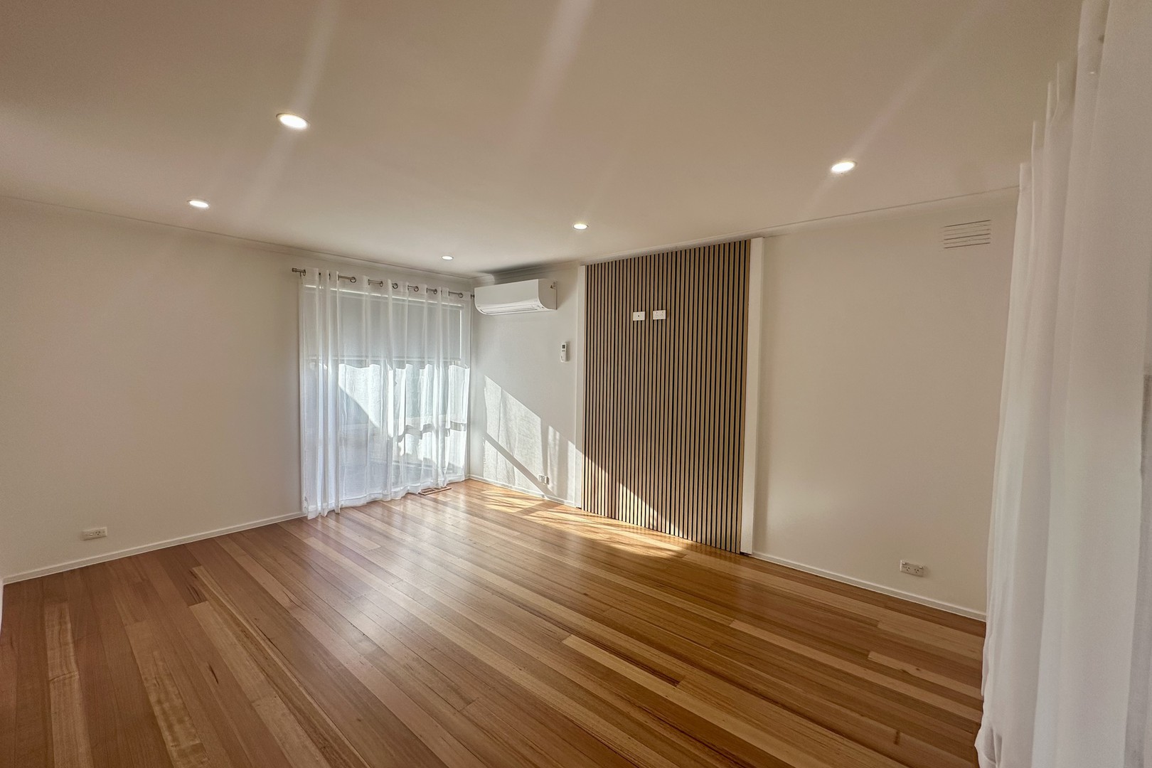 5 Hammersley Court, Taylors Lakes, VIC 3038, Taylors Lakes - Thumbnail 2