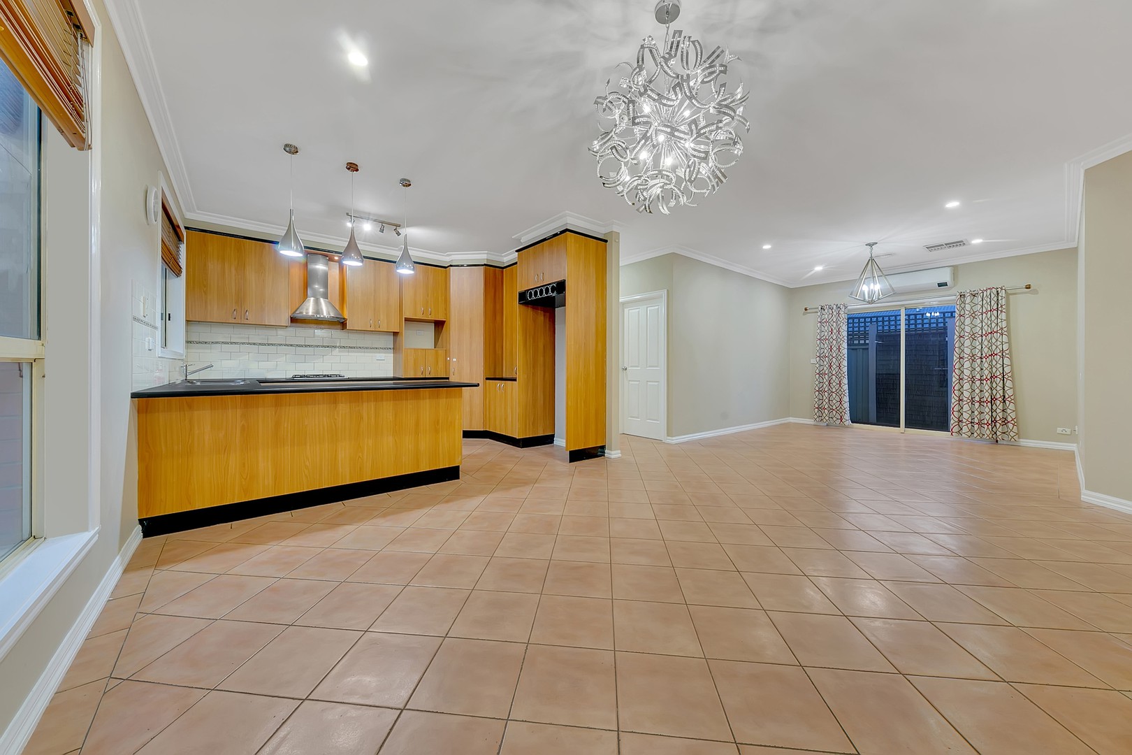 5 Hinchinbrook Close, Caroline Springs, VIC 3023, Caroline Springs - Thumbnail 3