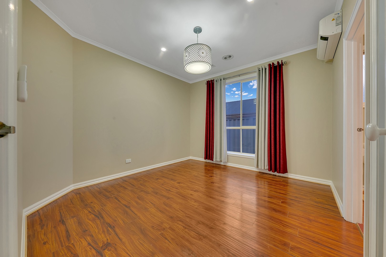 5 Hinchinbrook Close, Caroline Springs, VIC 3023, Caroline Springs - Thumbnail 5