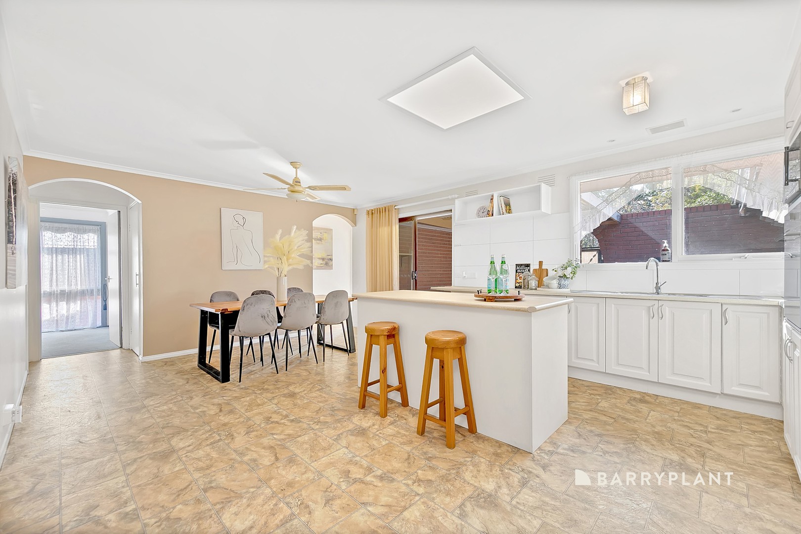 5 Hogan Place, Mill Park, VIC 3082, Mill Park - Thumbnail 3