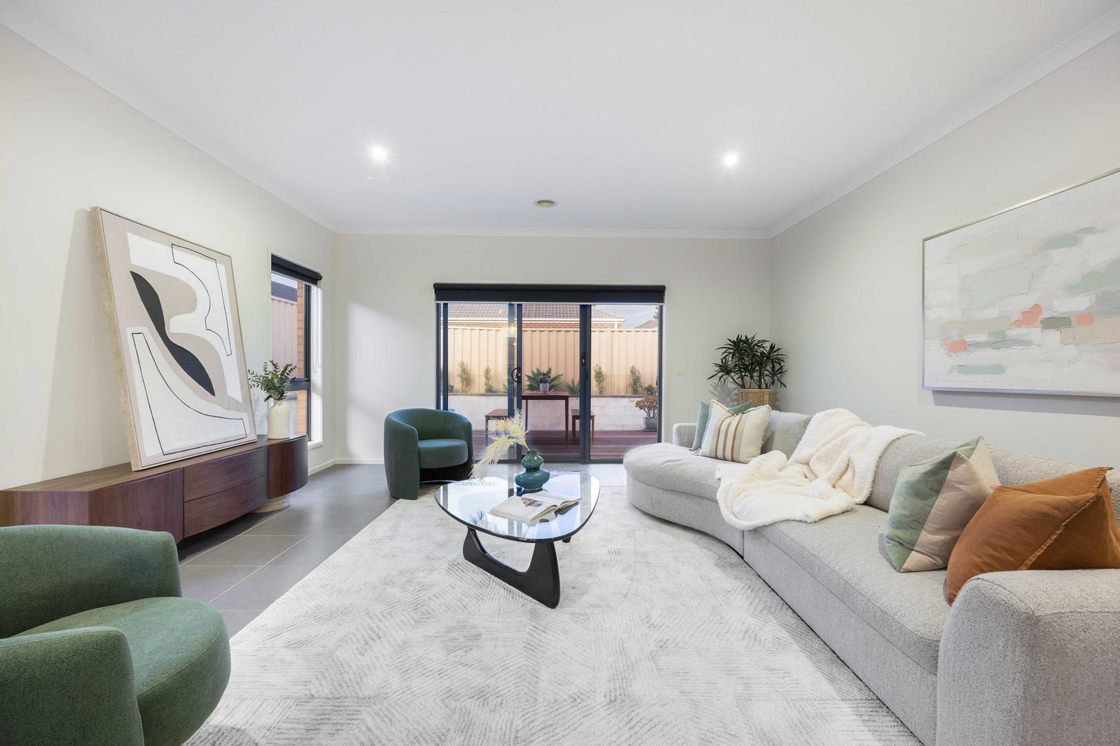 5 Holland Way, Caroline Springs, VIC 3023 - Thumbnail 2 - 04/03/2025