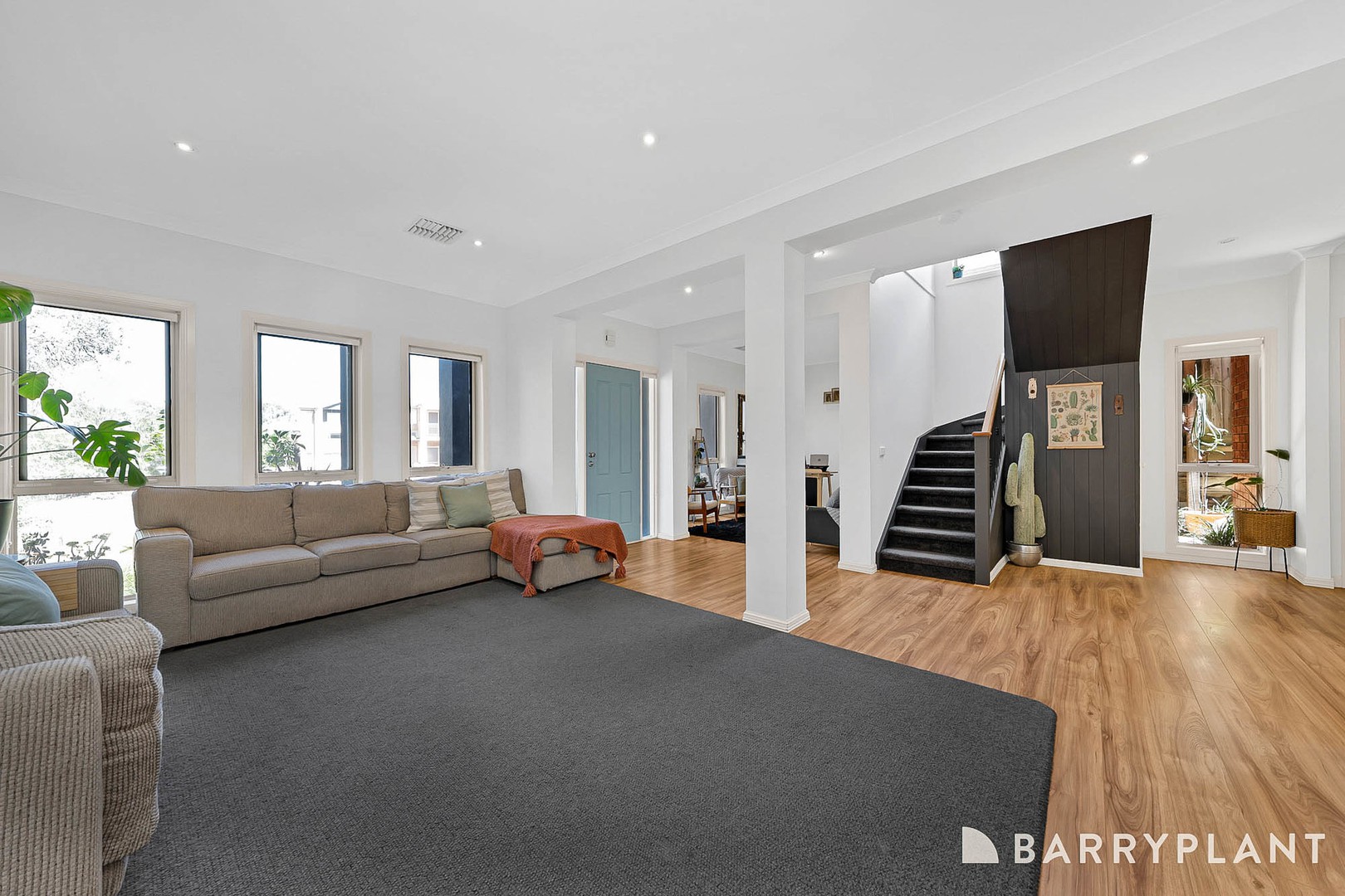 5 Hollyhock Walk, South Morang, VIC 3752 - Thumbnail 2 - 05/03/2025