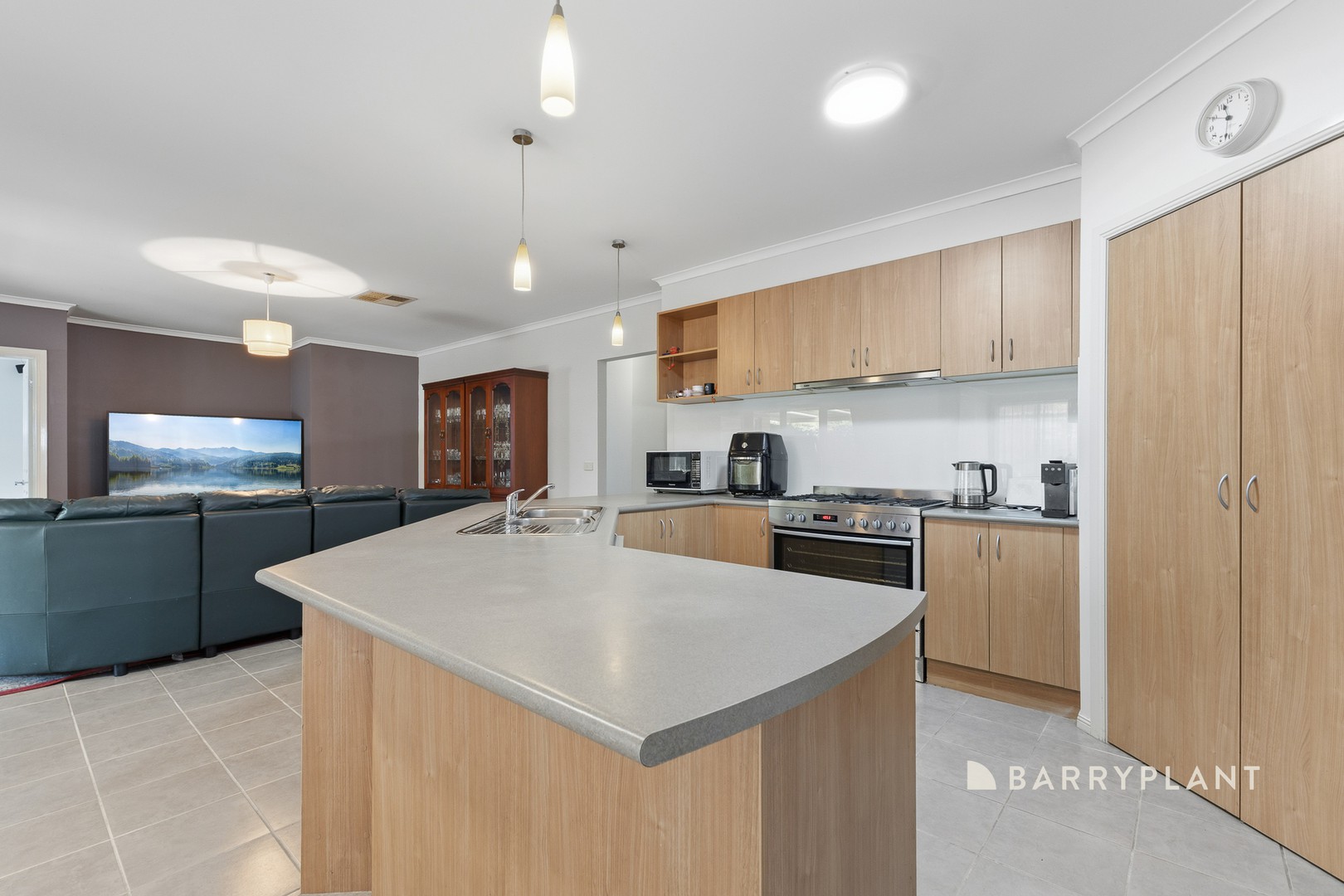 5 Honeyeater Way, Pakenham, VIC 3810, Pakenham - Thumbnail 3