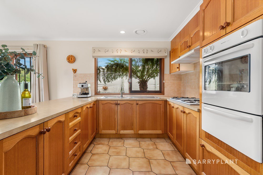 5 Honeysuckle Court, Mill Park, VIC 3082, Mill Park - Thumbnail 4