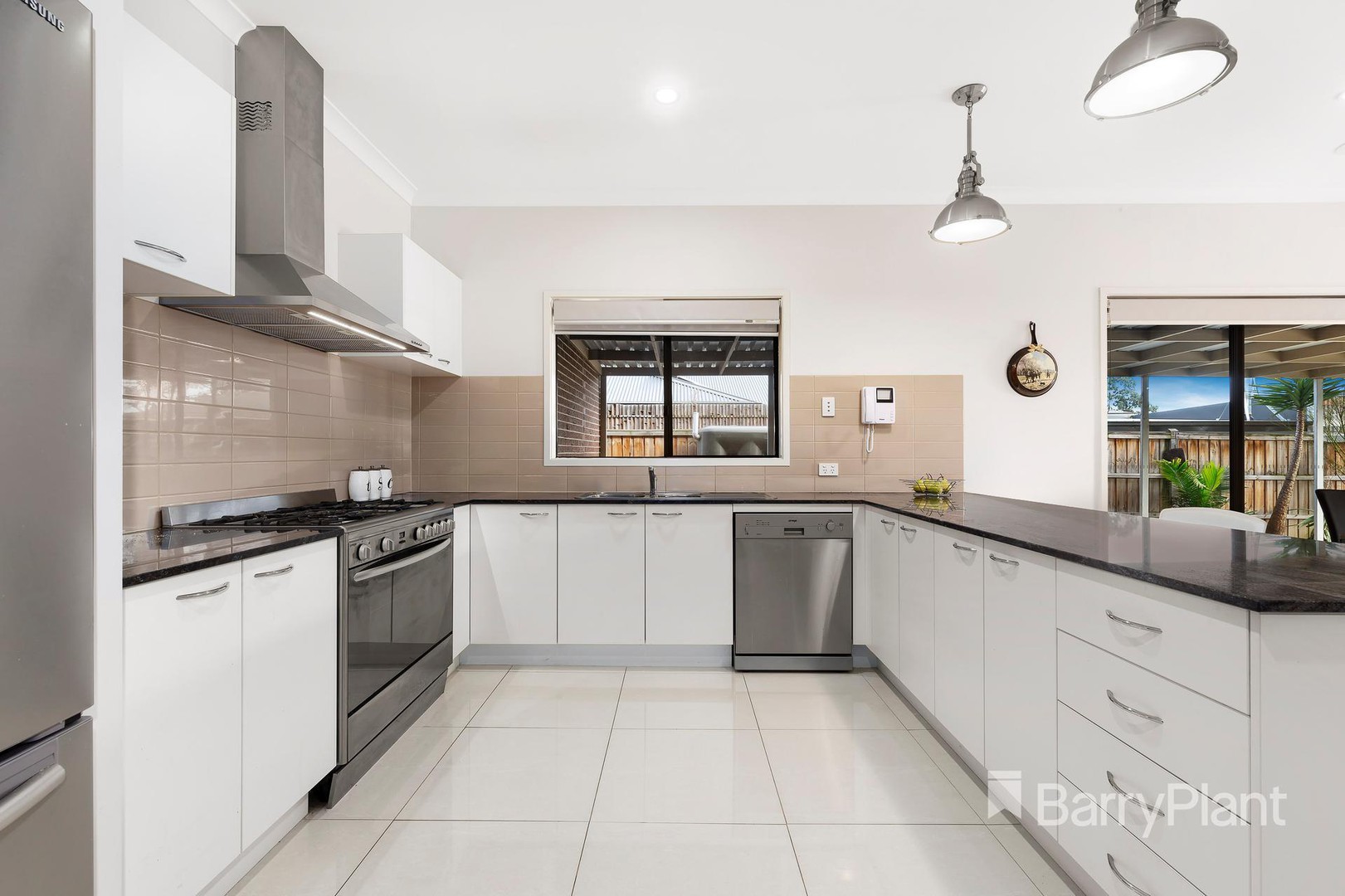 5 Hutmil Drive, South Morang, VIC 3752, South Morang - Thumbnail 2